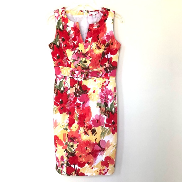 Fitted Floral Flattering Sleeveless Dress ~ Garden Party ~ Knee Length ~ Size 4 - Picture 1 of 9